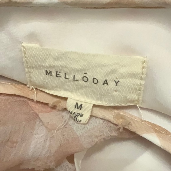 Melloday peach colored blouse. Size M - Picture 4 of 5
